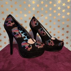 NWT sequin skull velvet pumps